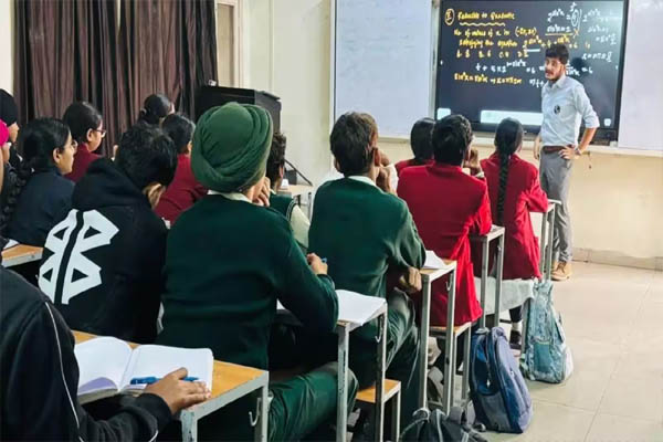 Read more about the article प्राइवेट स्कूलों की मनमानी फीस पर केंद्र ने रुख किया साफ, पंजाब के 5% कैप पर हाईकोर्ट का नया अपडेट