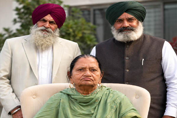 Read more about the article UP में भयानक सड़क हादसा, अपनों से मिलकर लौट रहे पंजाब के 3 लोगों की दर्दनाक मौत; खून से लाल हुआ हाईवे
