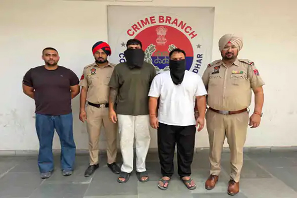 Read more about the article जालंधर में ACP क्राइम अमरबीर सिंह का नशे के नेटवर्क पर बड़ा एक्शन, महिला समेत 5 शातिरों को किया गिरफ्तार; हेरोइन समेत हथियार भी बरामद