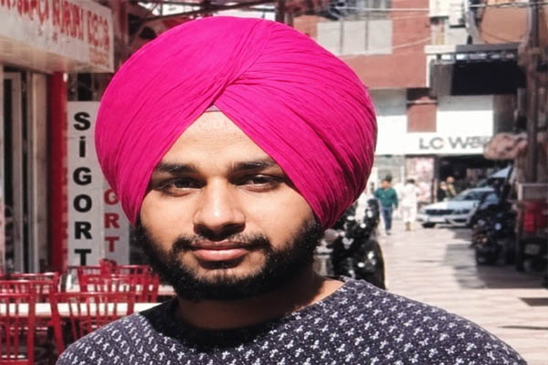 Read more about the article यूक्रेन में मिसाइल हमले का शिकार हुआ हरियाणा का लाल, मर्चेंट नेवी शिप पर हुआ अटैक; 6 महीने की मासूम के सिर से उठा पिता का साया