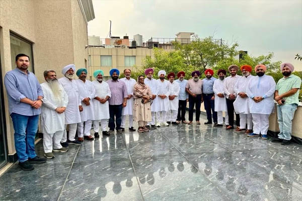 Read more about the article पंजाब कांग्रेस में बड़ा उलटफेर, हाईकमान के सख्त रुख के आगे झुका चन्नी गुट, बोले- ऑल इज वेल