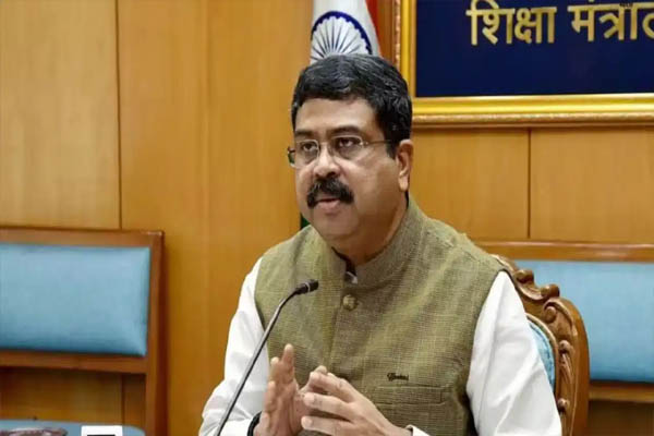Read more about the article NEET आंदोलन के आगे झुकी सरकार, शिक्षा मंत्री धर्मेंद्र प्रधान ने दिया इस्तीफा, CJP बोली- झुकती है दुनिया, झुकाने वाला चाहिए