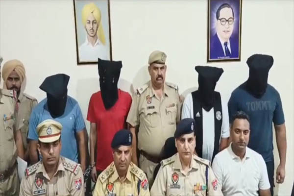 Read more about the article गुलशन हत्याकांड में पंजाब पुलिस को बड़ी सफलता, जम्मू से 4 आरोपी गिरफ्तार; तेजधार हथियारों से उतारा था मौत के घाट