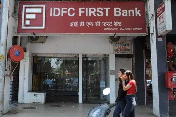 Read more about the article 657 करोड़ के IDFC बैंक घोटाले में CBI का बड़ा दावा, मास्टरमाइंड का करीबी है IAS पंकज अग्रवाल; गैरकानूनी तरीके से खोले गए थे खाते