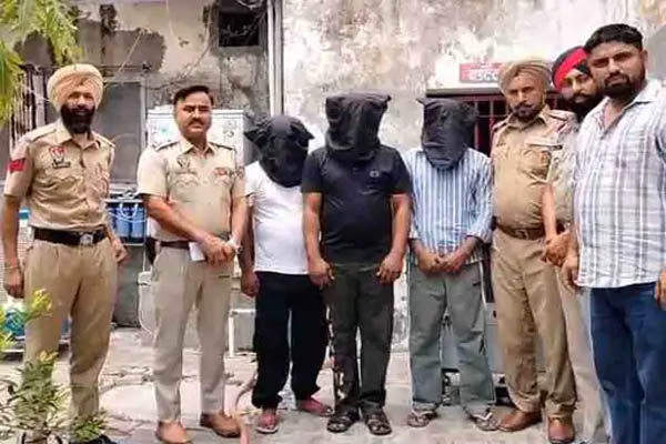 You are currently viewing जालंधर में DSP सरवन सिंह बल का बड़ा एक्शन, फिरौती मांगने वाले गैंग के 3 खतरनाक बदमाश गिरफ्तार; अवैध हथियारों का जखीरा भी बरामद