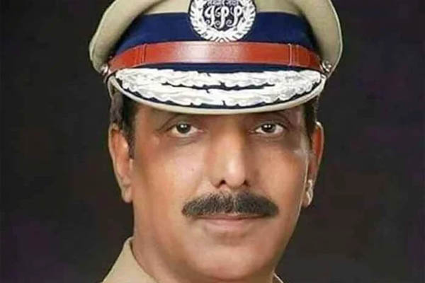 Read more about the article पंजाब कांग्रेस में फिर मचा घमासान, पूर्व DGP मुस्तफा का हाईकमान को ओपन लेटर; राजा वड़िंग को हटाने की मांग से मची खलबली