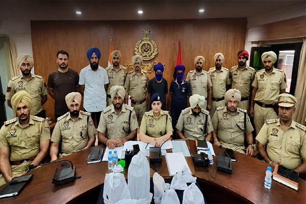 Read more about the article BJP कार्यालय पर पेट्रोल बम हमला: पुलिस ने 24 घंटे में 2 आरोपी दबोचे, सोशल मीडिया के जरिए रची गई थी साजिश; माहौल खराब करना था उद्देश्य