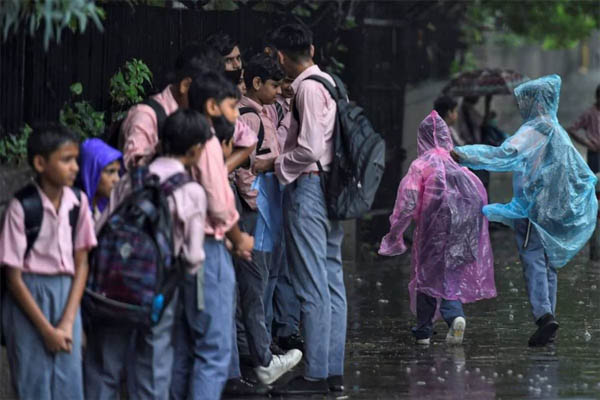 Read more about the article पंजाब में मानसून के बाद जागी सरकार, शिक्षा विभाग के तुगलकी फरमान से अध्यापकों में भारी गुस्सा