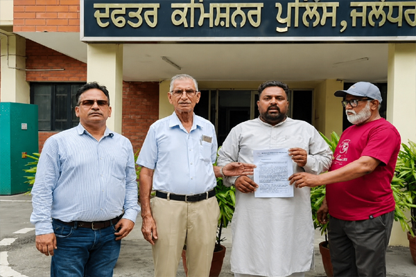 Read more about the article इस मशहूर पंजाबी सिंगर के खिलाफ सड़कों पर उतरा ईसाई समाज, पुलिस कमिश्नर से की सख्त कार्रवाई की मांग