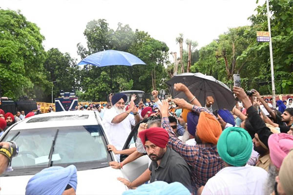 Read more about the article बहबल कलां गोलीकांड: SIT के सामने 2 घंटे तक सवालों में घिरे रहे सुखबीर बादल, शिअद अध्यक्ष ने उठाए SIT की मंशा पर सवाल