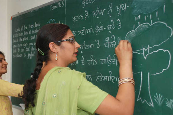 Read more about the article पंजाब के शिक्षकों के लिए बड़ा मौका, सरकार ने शुरू की इस सम्मान की प्रक्रिया, 3 अगस्त से पहले ऐसे होगा नामांकन