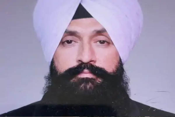 You are currently viewing काम के भारी बोझ से टूट गए सरकारी टीचर ने नहर में कूदकर दी जान, मौत से पहले साथी को किया था आखिरी फोन