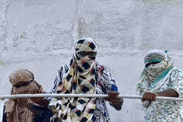 Read more about the article पंजाब: शादी का झांसा देकर शोषण के आरोप, इंसाफ न मिलने पर पानी की टंकी पर चढ़ीं 3 लड़कियां, कूदकर जान देने की चेतावनी