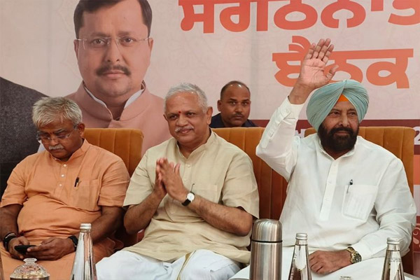 You are currently viewing पंजाब में सभी 117 सीटों पर अकेले चुनाव लड़ेगी BJP, संगठन मंत्री BL संतोष ने किया बड़ा ऐलान
