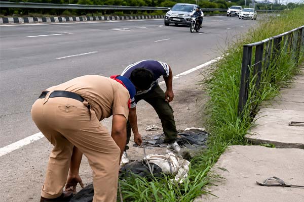 You are currently viewing लुधियाना के ढंडारी में पुल के पास मिला 50 वर्षीय अज्ञात व्यक्ति का शव, लूटपाट के बाद हत्या की आशंका; मोबाइल और डायरी बरामद
