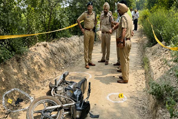 Read more about the article पंजाब पुलिस और बदमाश के बीच मुठभेड़, फायरिंग में वांटेड आरोपी अजय घायल; विदेशी पिस्तौल बरामद