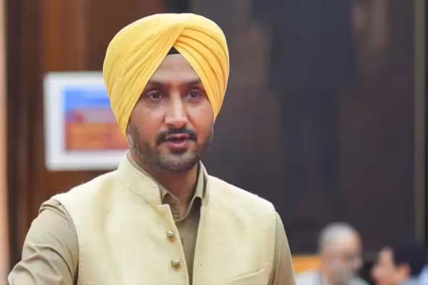 You are currently viewing हरभजन सिंह के जिस वीडियो ने पूरे पंजाब में मचाया बवाल, पुलिस ने खोल दी उसकी पोल