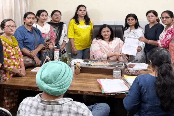 Read more about the article जालंधर सिविल अस्पताल में NHM कर्मचारियों ने खोला मोर्चा, 2 सितंबर तक हड़ताल का ऐलान; चुनाव में सबक सिखाने की दी चेतावनी