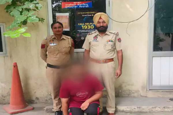 Read more about the article पंजाब में स्नैपचैट पर लड़की और दादी की आवाज निकालकर लाखों की ठगी, विदेश भेजने का झांसा देने वाला शातिर गिरफ्तार
