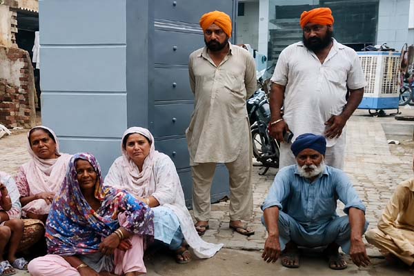 Read more about the article पंजाब में दादी की आंखों के सामने नहर में समाया घर का इकलौता चिराग, साइकिल रेहड़ी समेत 14 साल का बच्चा डूबा; गोताखोर तलाश में जुटे
