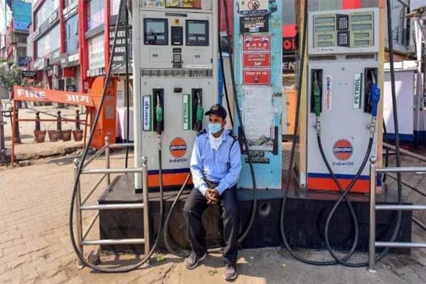 Read more about the article पंजाब में पेट्रोल पंप और ढाबा चलाना हुआ महंगा, PWD ने लागू किए सख्त नियम; अनदेखी की तो लगेगा 10 लाख का जुर्माना