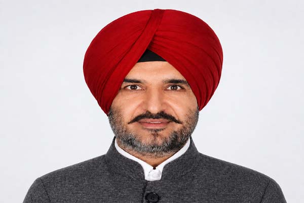 You are currently viewing आम आदमी पार्टी को बड़ा झटका, इस दिग्गज नेता ने दिया इस्तीफा; और भी इस्तीफों की सुगबुगाहट
