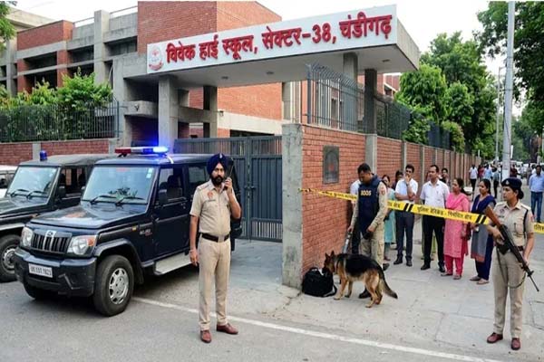 Read more about the article चंडीगढ़ के चार बड़े स्कूलों को बम से उड़ाने की धमकी, पुलिस महकमे में मचा हड़कंप