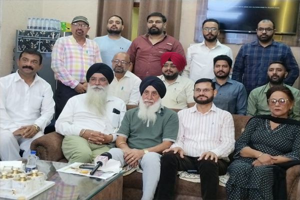 Read more about the article तीन दिवसीय देशव्यापी बैंक हड़ताल को लेकर UFBU की जालंधर इकाई ने की प्रेस कॉन्फ्रेंस