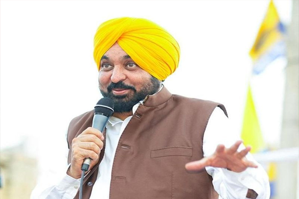 You are currently viewing चीफ जस्टिस नियुक्ति विवाद के बीच CM मान का बड़ा फैसला, बठिंडा दौरा अचानक रद्द; दिल्ली से सीधे चंडीगढ़ रवाना हुए मुख्यमंत्री