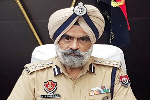 You are currently viewing सुप्रीम कोर्ट में जमानत मांगने पहुंचे सस्पेंडेड DIG भुल्लर, CJI की एक टिप्पणी ने बढ़ाई मुश्किलें