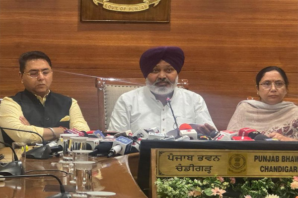 Read more about the article पंजाब में 7.50 लाख कर्मचारियों-पेंशनरों से टकराव के बीच मान सरकार का बड़ा दांव, 3 वरिष्ठ मंत्रियों को सौंपी बातचीत की कमान