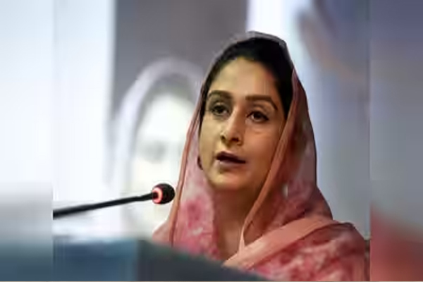 You are currently viewing सिख इतिहास को वैकल्पिक बनाने पर बवाल, हरसिमरत बादल ने केंद्र को लिखा पत्र; पंजाब यूनिवर्सिटी का फैसला तुरंत रद्द करने की मांग