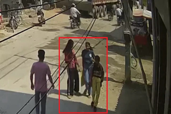 Read more about the article घर से खेलने निकले 3 मासूम बच्चे संदिग्ध परिस्थितियों में लापता, CCTV में दिखे अकेले; अपहरण की आशंका से सहमे परिजन