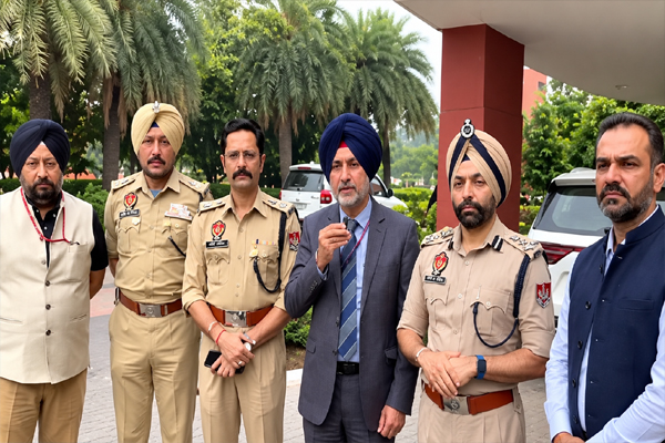 Read more about the article पंजाब के शिक्षण संस्थानों में बवाल और अफवाहों से अलर्ट पर पुलिस, चितकारा से लेकर LPU तक प्रदर्शन, चंडीगढ़ यूनिवर्सिटी में पहुंचे DIG और SSP