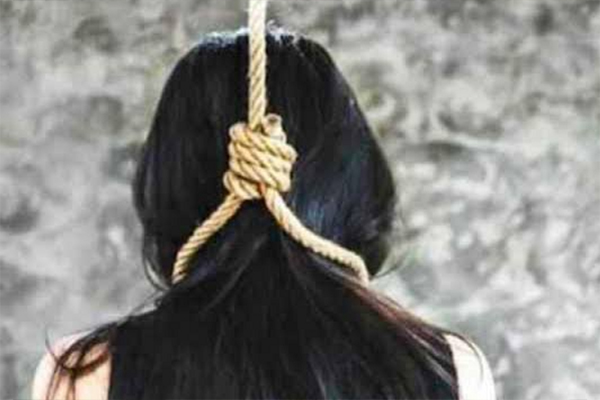 Read more about the article जालंधर में महिला ने पंखे से लटककर दी जान, सुसाइड की वजह तलाशने में जुटी पुलिस; परिजनों में कोहराम