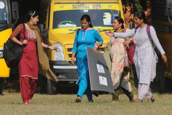 Read more about the article पंजाब में राशन कार्ड वेरिफिकेशन ड्यूटी न करने वाले शिक्षकों को कारण बताओ नोटिस जारी, गैर-शैक्षणिक कार्यों को लेकर छिड़ा विवाद