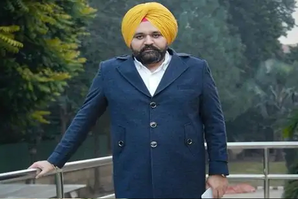 Read more about the article पंजाब सरकार को OSD से जुड़े कथित भ्रष्टाचार मामले में सुप्रीम कोर्ट ने दिया बड़ा झटका