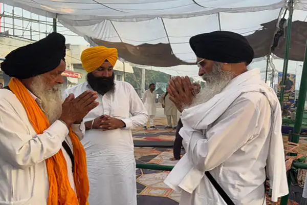 Read more about the article परविंदर सिंह झोटा की तस्वीर केंद्रीय सिख अजायबघर में लगाएगी SGPC, घायलों को 5-5 लाख की मदद का ऐलान, पिता ने बच्चों के लिए आर्थिक सहायता लेने से किया इनकार