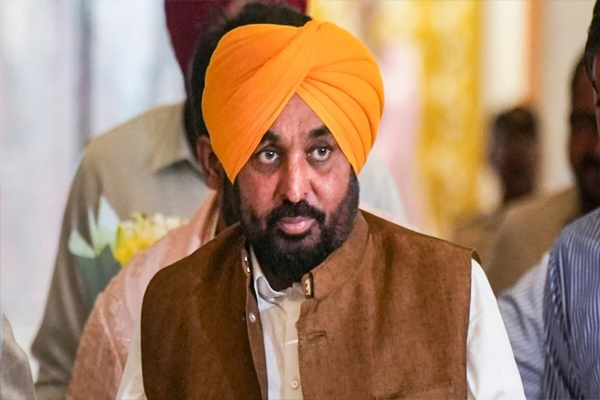 Read more about the article पंजाब CMO में भ्रष्टाचार पर हाईकोर्ट का कड़ा रुख, CBI करेगी मामले की जांच; 2 महीने में देनी होगी रिपोर्ट