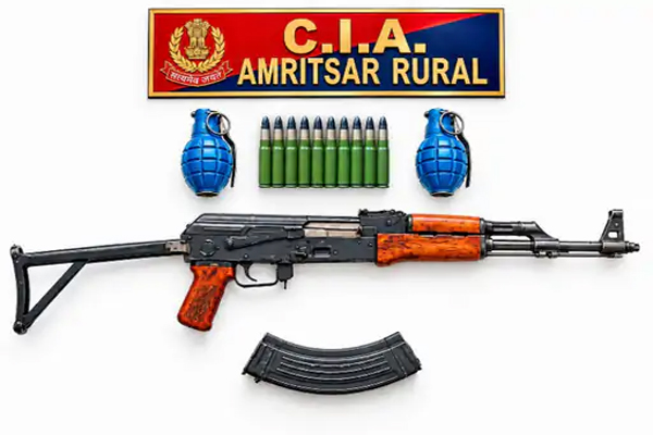 Read more about the article पंजाब में बड़ी आतंकी साजिश नाकाम, पुलिस ने दबोचा तस्कर, AK-47 और दो हैंड ग्रेनेड बरामद; विदेशी हैंडलर्स से जुड़े तार