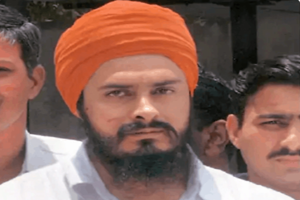 Read more about the article बीमार मां से मिलने का इंतजार बढ़ा, बेअंत सिंह हत्याकांड के दोषी जगतार सिंह हवारा को राहत नहीं; पैरोल पर सुनवाई 28 अक्टूबर तक टली