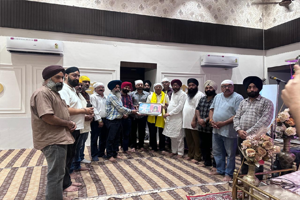 Read more about the article ਲਵਲੀ ਗਰੁੱਪ ਦੇ ਮਾਲਕ ਰਮੇਸ਼ ਮਿੱਤਲ ਬਸਤੀ ਸ਼ੇਖ ਗੁਰਦੁਆਰਾ ਚਰਨ ਕੰਵਲ ਪਾਤਸ਼ਾਹੀ ਛੇਵੀਂ ਵਿਖੇ ਹੋਏ ਨਤਮਸਤਕ
