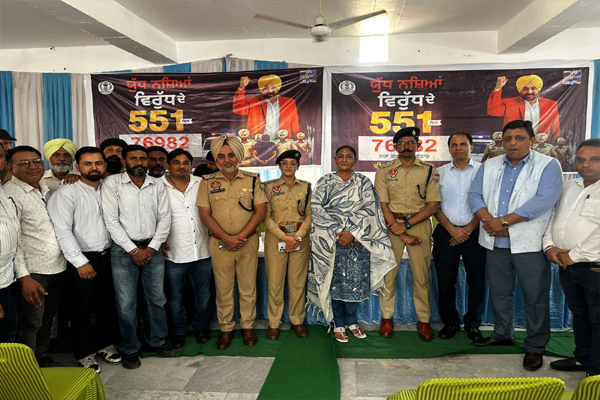 Read more about the article ਪਿੰਡ ਦੀਵਾਲੀ ’ਚ ‘ਯੁੱਧ ਨਸ਼ਿਆਂ ਵਿਰੁੱਧ’ ਤਹਿਤ ਜਾਗਰੂਕਤਾ ਮੀਟਿੰਗ, ਰਾਜਵਿੰਦਰ ਥਿਆੜਾ ਨੇ ਨਸ਼ਿਆਂ ਖ਼ਿਲਾਫ਼ ਸਾਂਝੇ ਯਤਨਾਂ ’ਤੇ ਦਿੱਤਾ ਜ਼ੋਰ