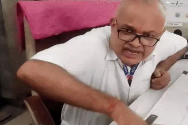 Read more about the article जालंधर में ट्रेन मैनेजर के सिर पर डंडा मारने वाला स्टेशन सुपरिंटेंडेंट सस्पेंड, पेट्रोल रैक रवाना करने पर हुआ था विवाद