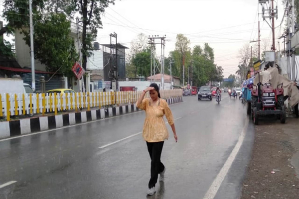 You are currently viewing पंजाब में बदलेगा मौसम का मिजाज, तेज हवाओं के साथ बारिश की चेतावनी; गिरेगा दिन का तापमान