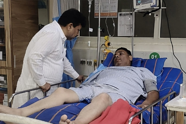 Read more about the article MLA रमन अरोड़ा पार्षद पति हरपाल मिंटू का हाल-चाल जानने पहुंचे अस्पताल, बोले – मुश्किल घड़ी में परिवार के साथ चट्टान की तरह खड़ा हूं, बख्शे नहीं जाएंगे हमलावर